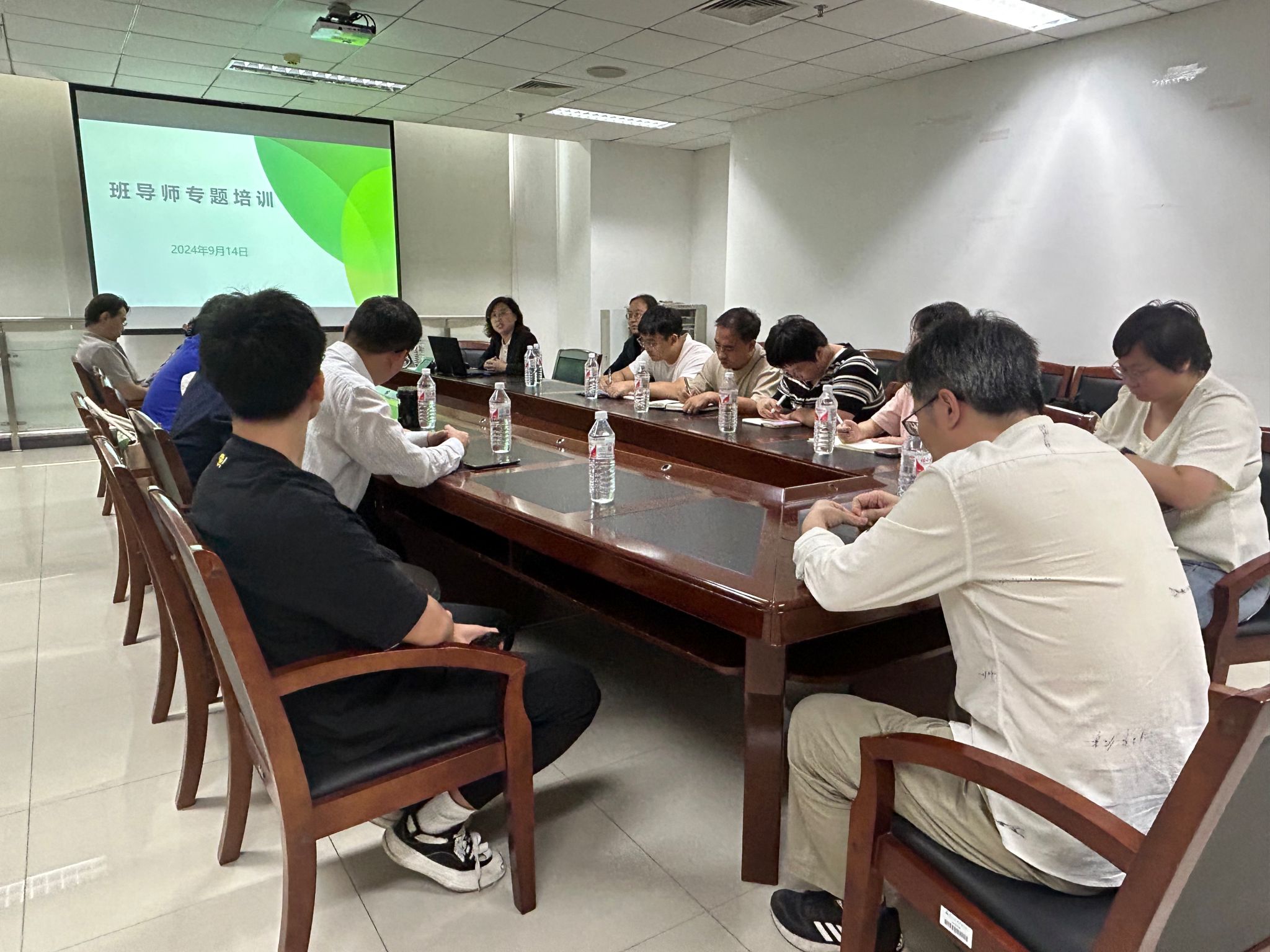 beat365官网举办2024级本科生班导师培训会