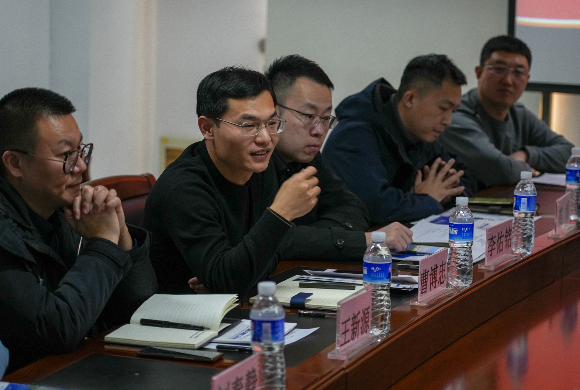 北戴河区委常委、副区长曹博忠一行到beat365官网交流座谈