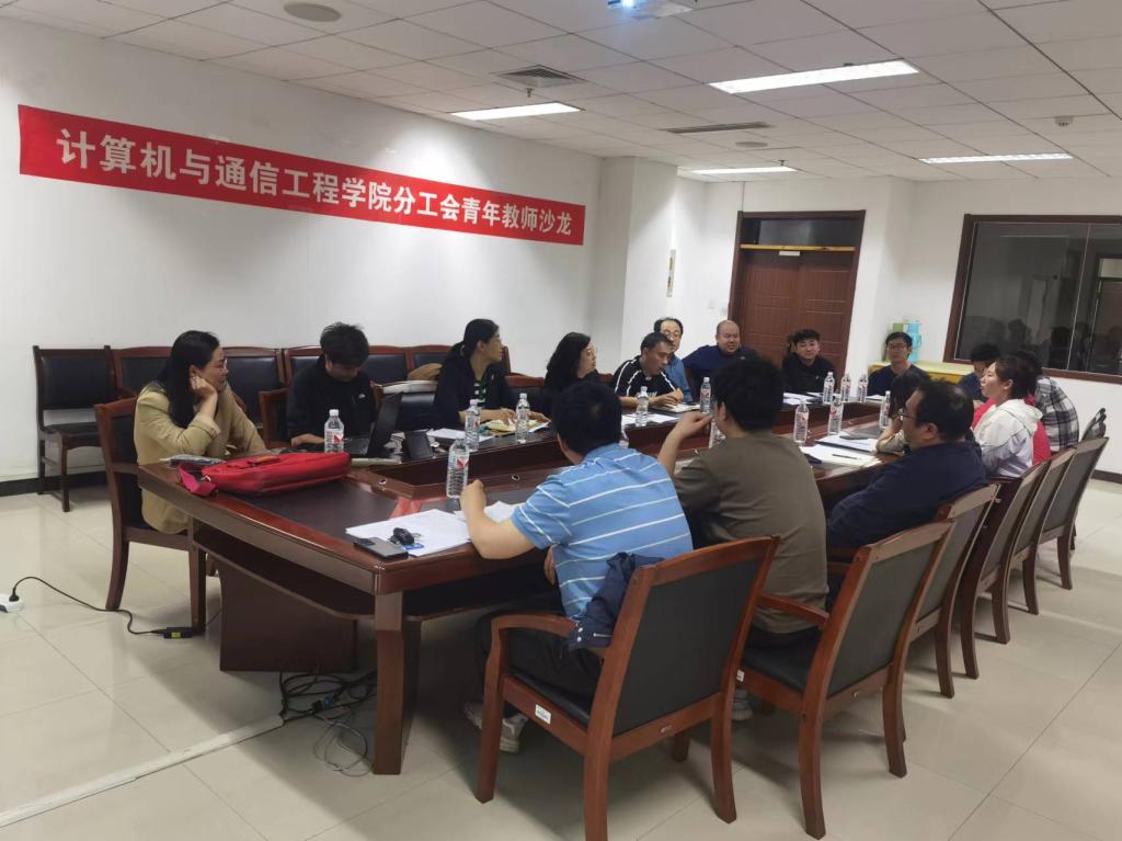 beat365官网召开青年教师座谈会