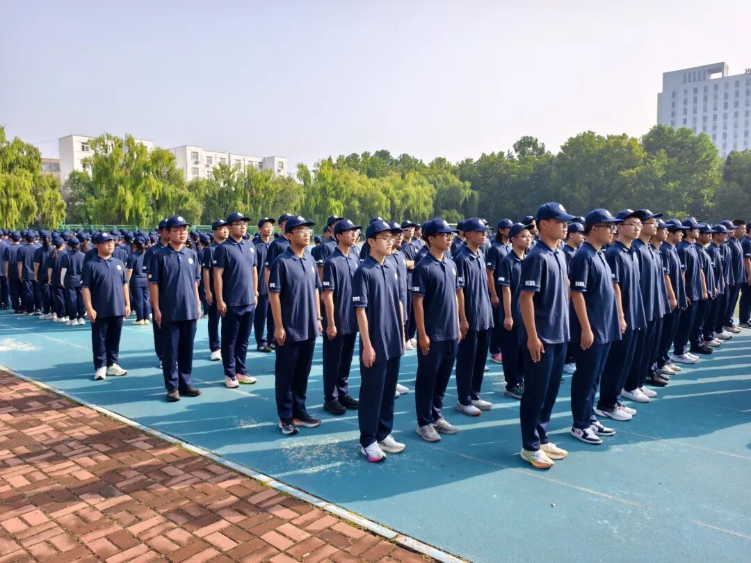 2025级新生军训——青春迷彩展英姿，铿锵斗志铸新章